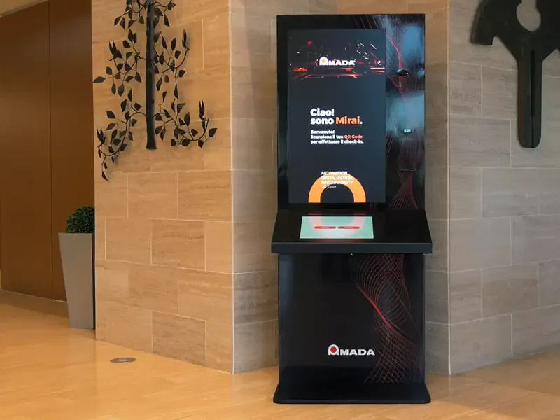 Amada Italia - Totem reception virtuale